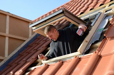 Pose de fenêtres de toit Velux à Ogenne-Camptort